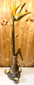 Strelitzie mit Teelicht, graue Vase bauchig