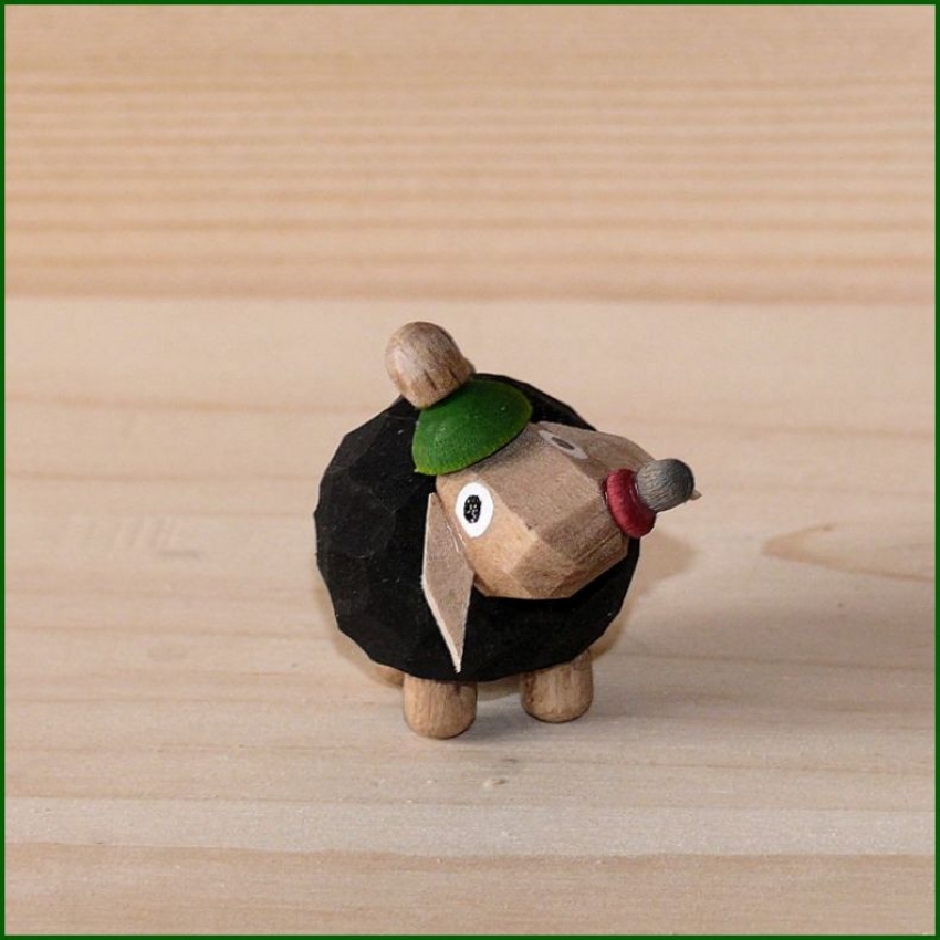 Babyschaf schwarz - Mütze grün