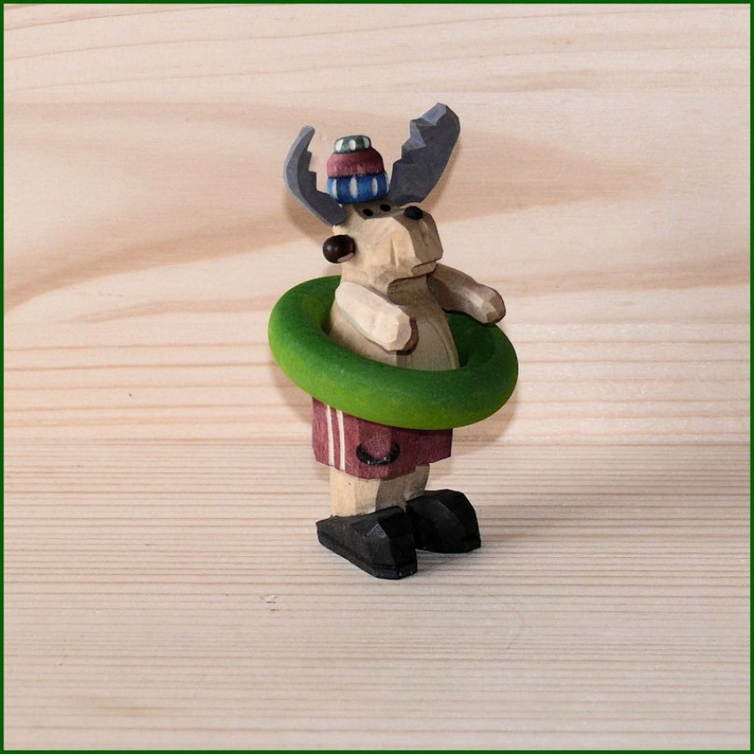 Elch mit Schwimmreifen