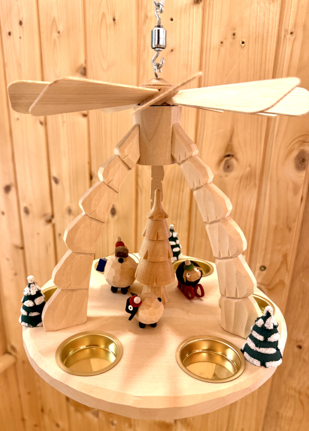 Deckenpyramide Schafe, Schnee Bäume