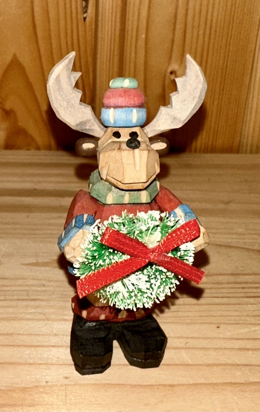 Elch mit Adventskranz